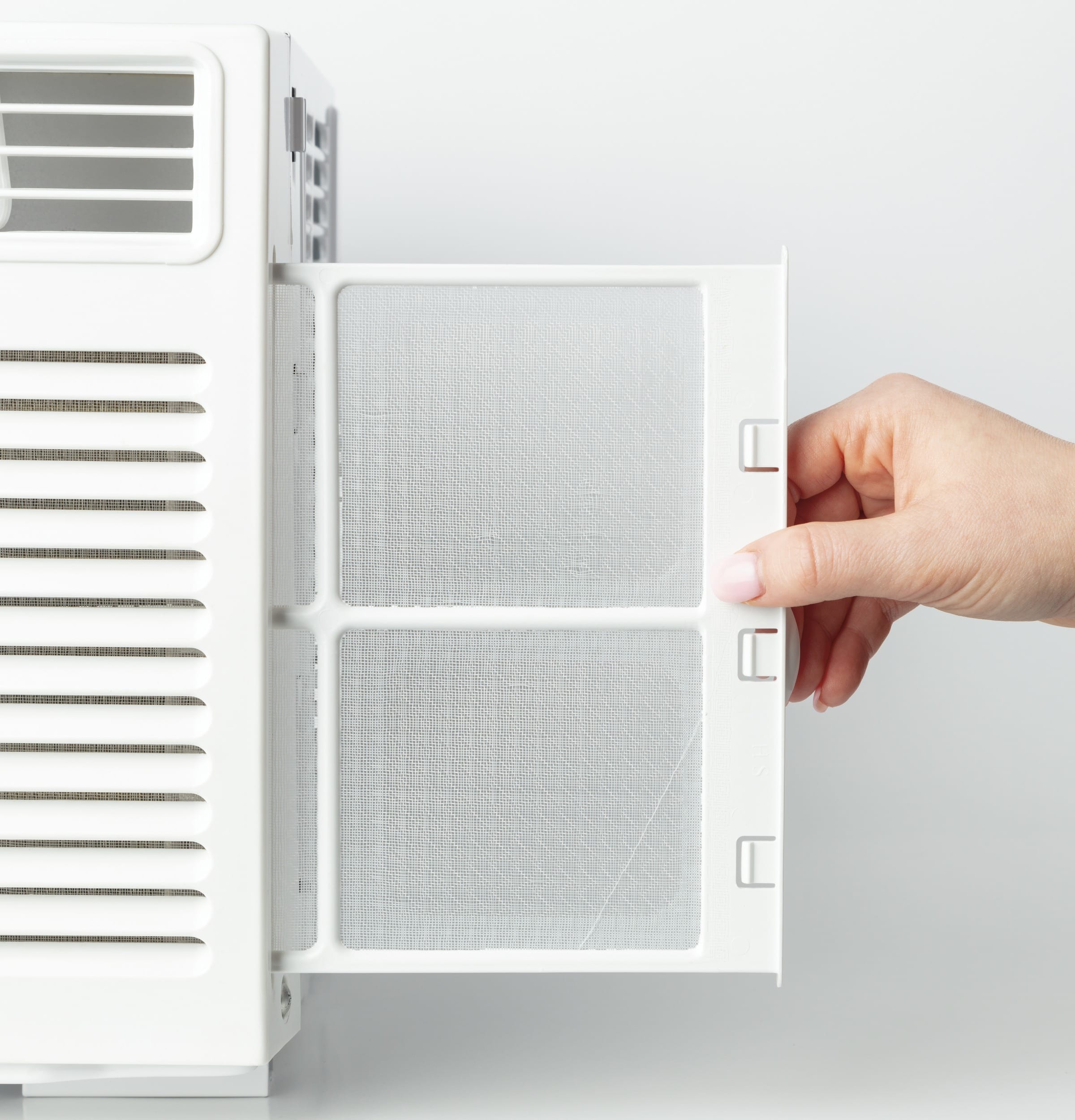 GE 250-sq ft Window Air Conditioner with Remote ( 115-Volt , 6000-BTU )