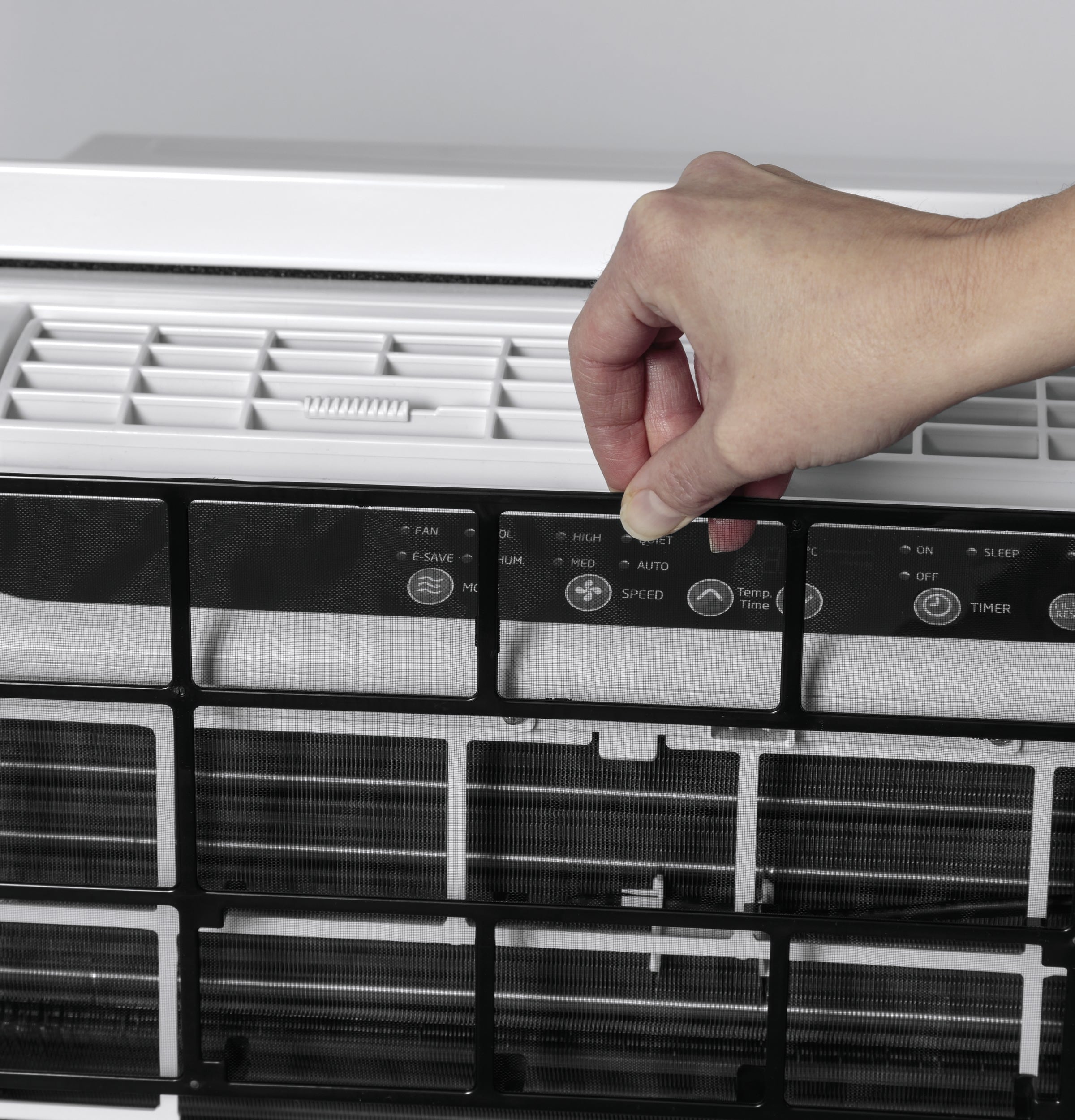 GE 250-sq ft Window Air Conditioner with Remote ( 115-Volt , 6150-BTU ) ENERGY STAR Certified