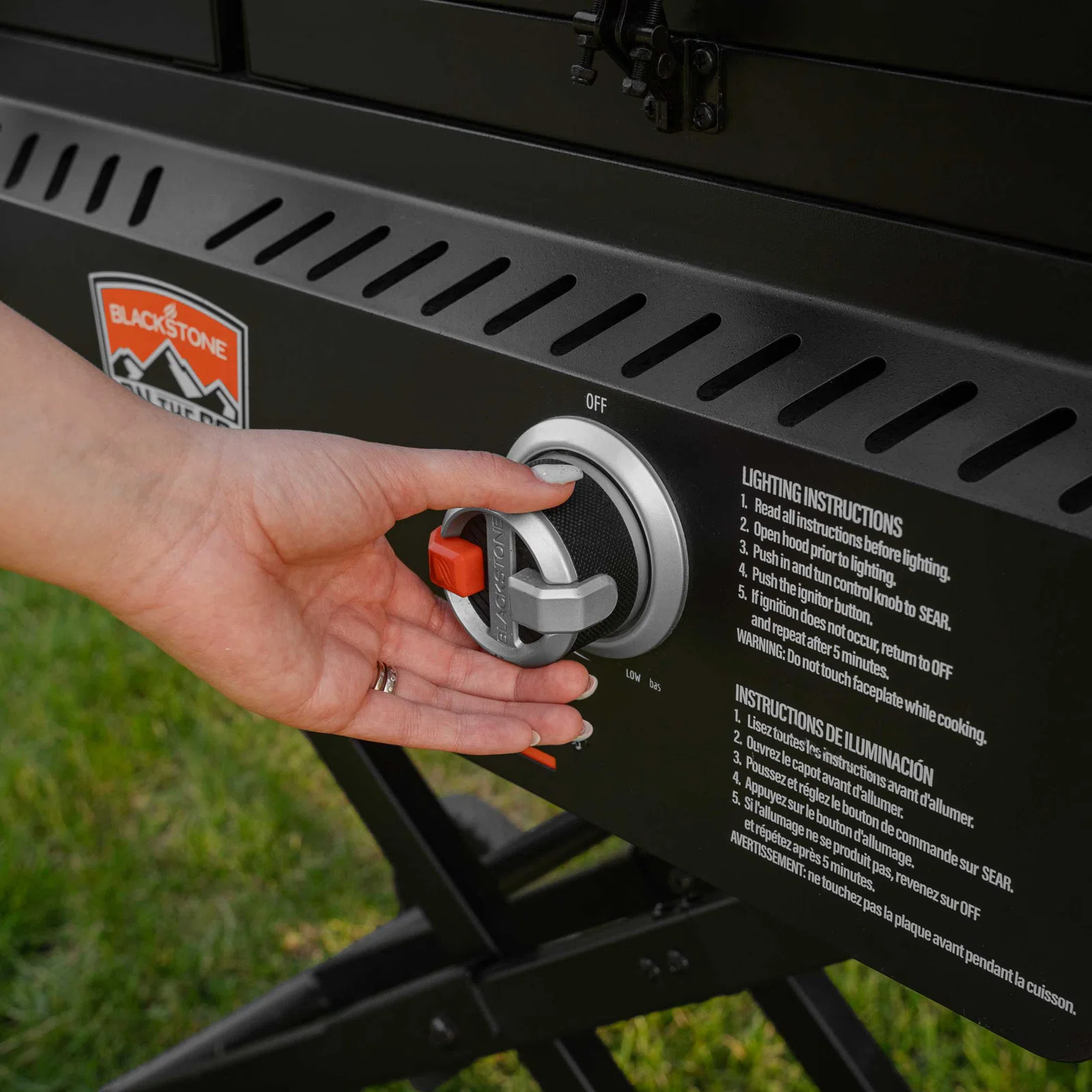 Blackstone 17" On The Go Tailgater Grill & Griddle Combo