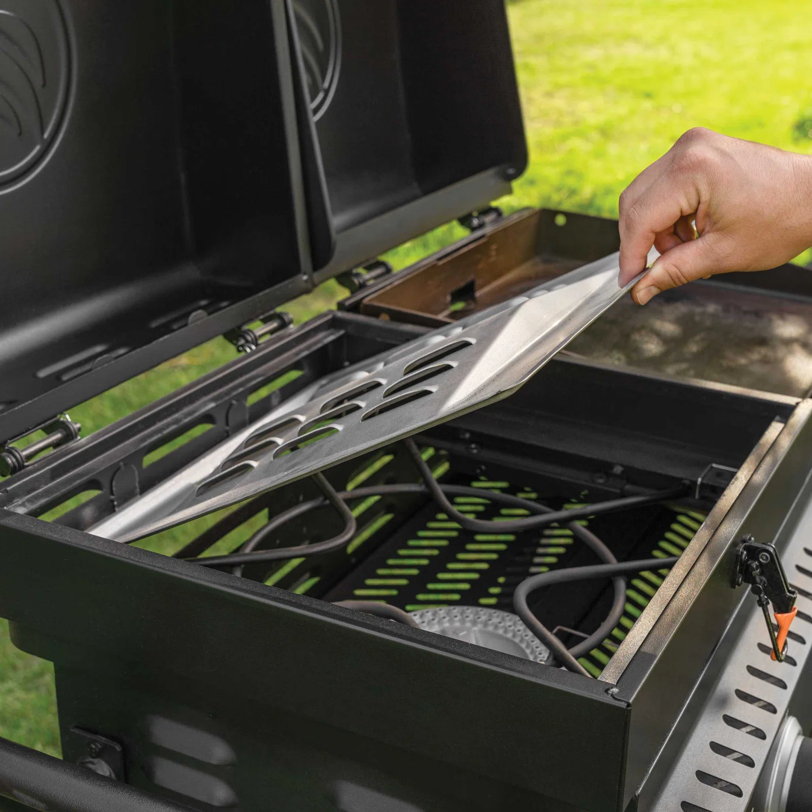 Blackstone 17" On The Go Tailgater Grill & Griddle Combo