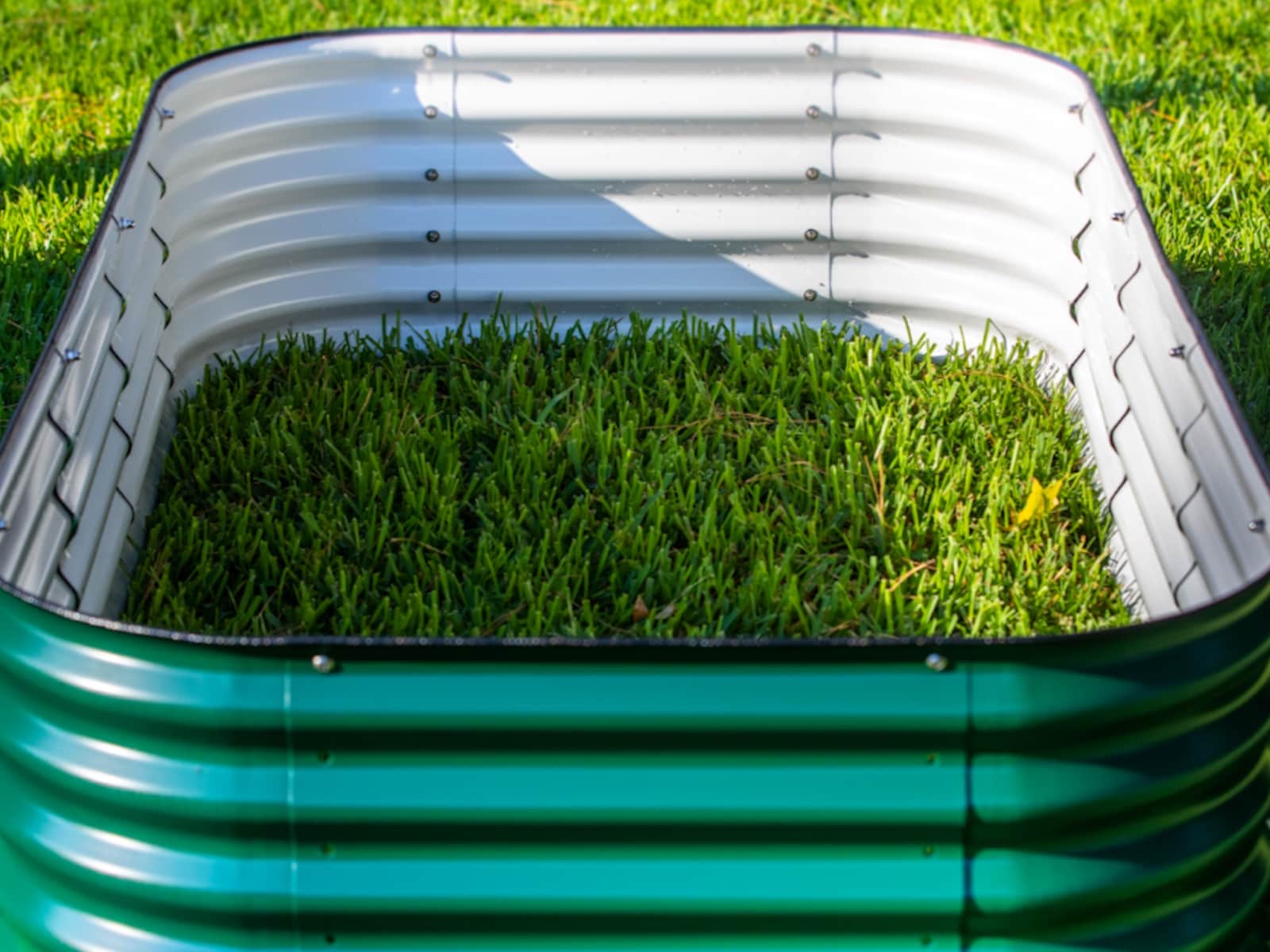Vego Garden 48-Inches W x 96-Inches L x 17-Inches H British Green Metal Raised Garden Bed