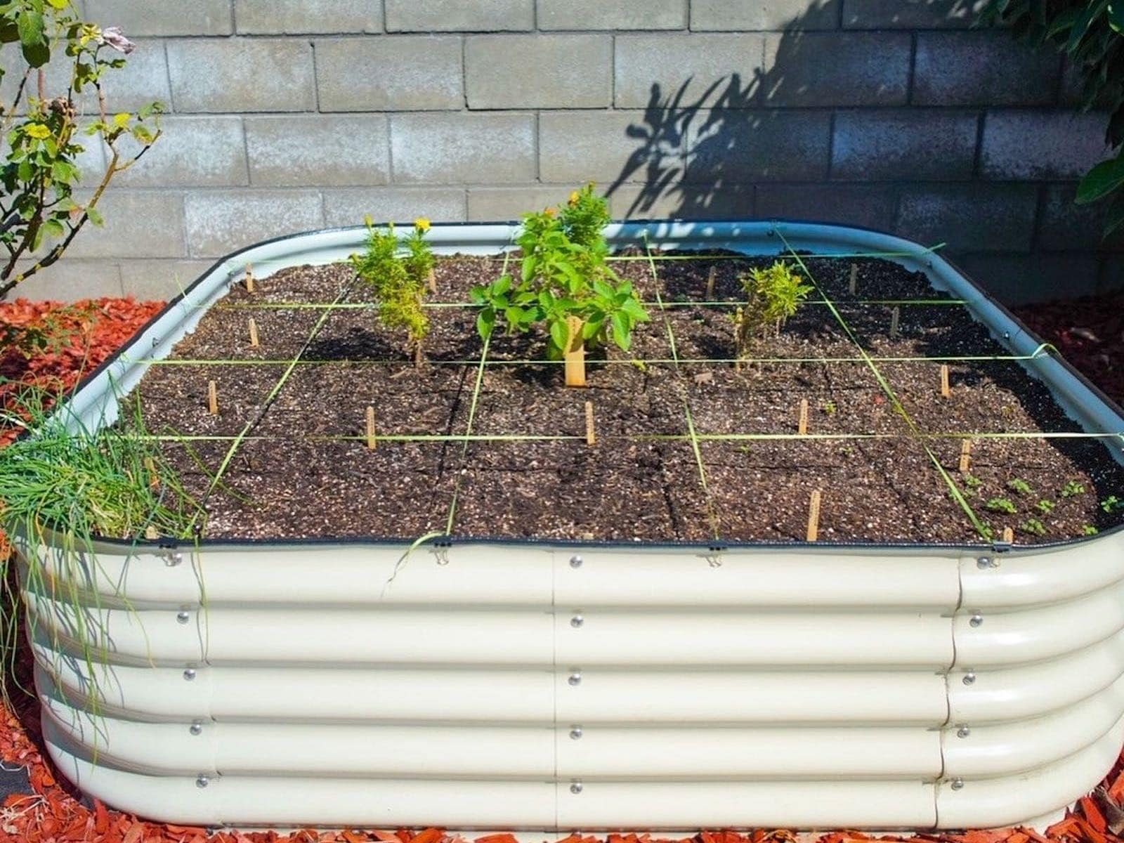 Vego Garden 48-Inches W x 96-Inches L x 17-Inches H Pearl White Metal Raised Garden Bed