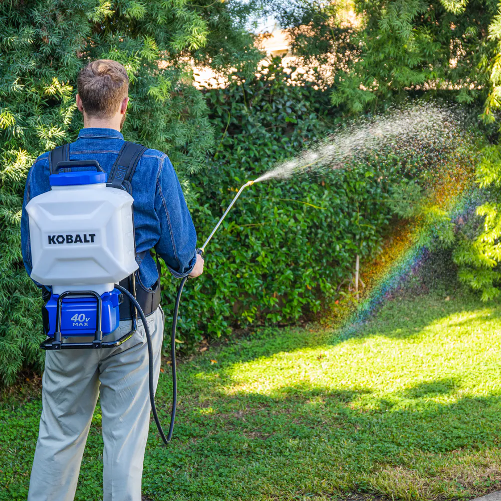 Kobalt 4-Gallon 40-volt Battery Operated Plastic Pump Sprayer (Bare Tool) Charger Not Included