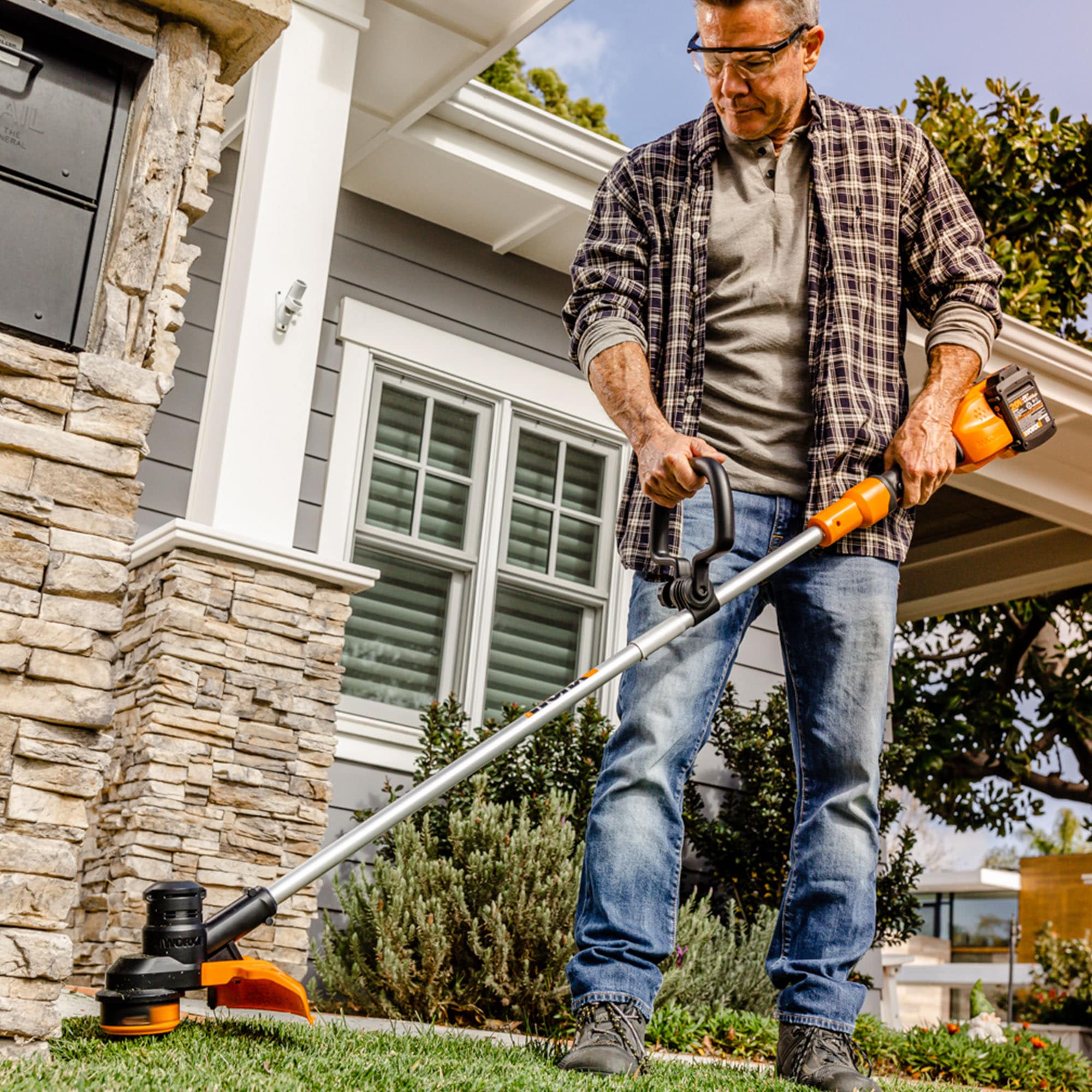 WORX Power Share 40-volt 13-in Straight Shaft Battery String Trimmer 2 Ah (Battery and Charger Included)