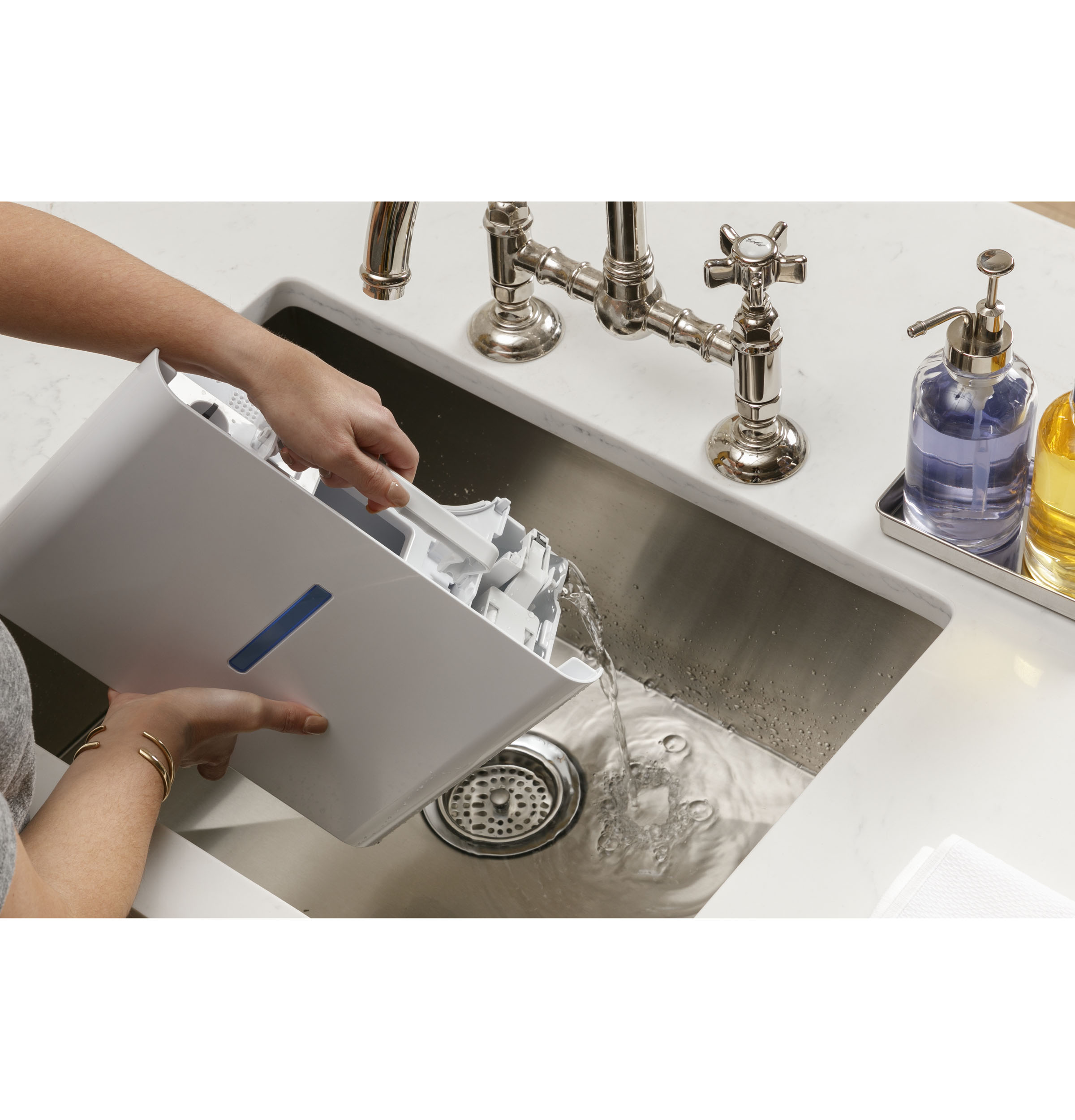 GE 9.5-Gallon 35 -Pint 3 -Speed ENERGY STAR Certified (For Rooms 1501 - 3000 Square Feet) White