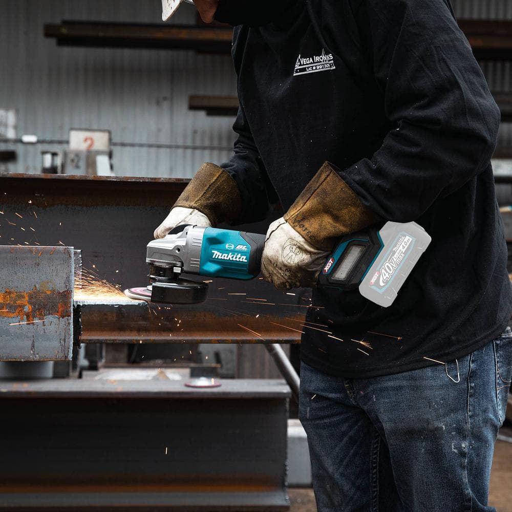 Makita 40V Max XGT Brushless Cordless 4-1/2/5 in. Paddle Switch Angle Grinder with Electric Brake, AWS Capable (Tool Only) GAG06Z