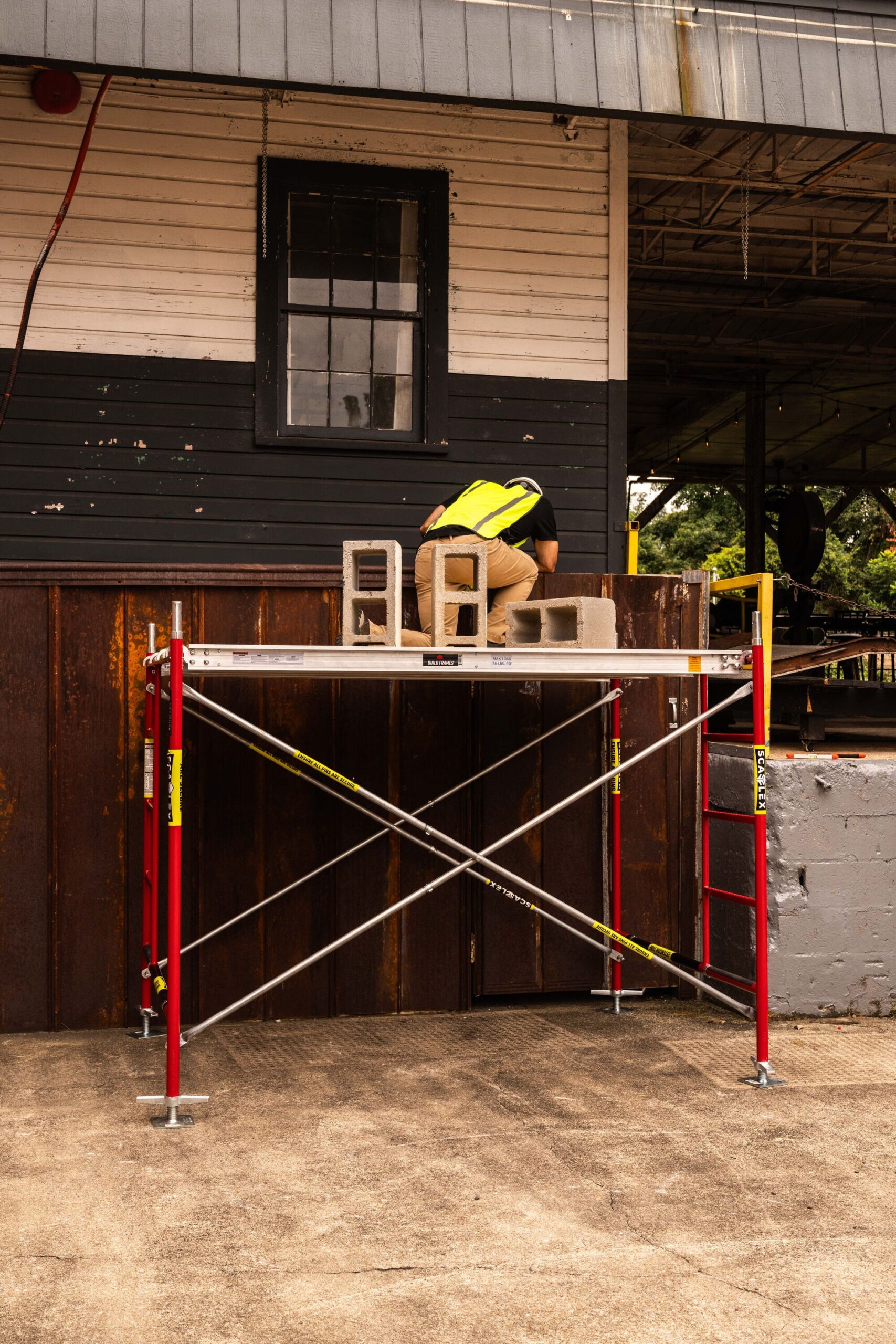 Build Frames Exterior/Interior B-Size Masonry Frames SCAFFLEX Steel 5-ft H x 1.57-ft L 2700-lb Capacity Scaffold frame