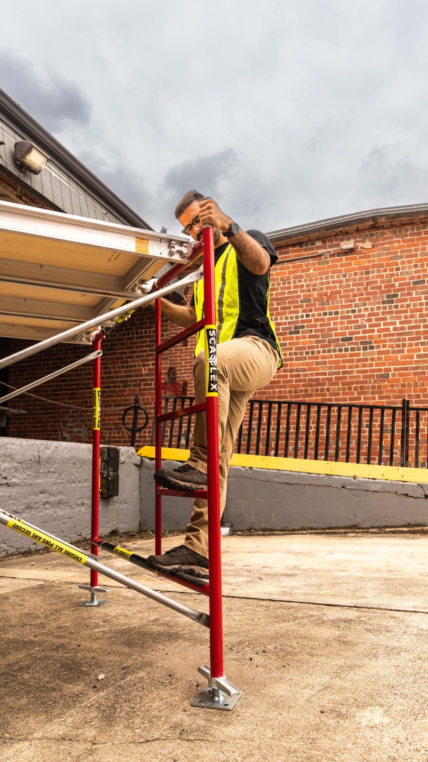 Build Frames Exterior/Interior B-Size Masonry Frames SCAFFLEX Steel 5-ft H x 1.57-ft L 2700-lb Capacity Scaffold frame