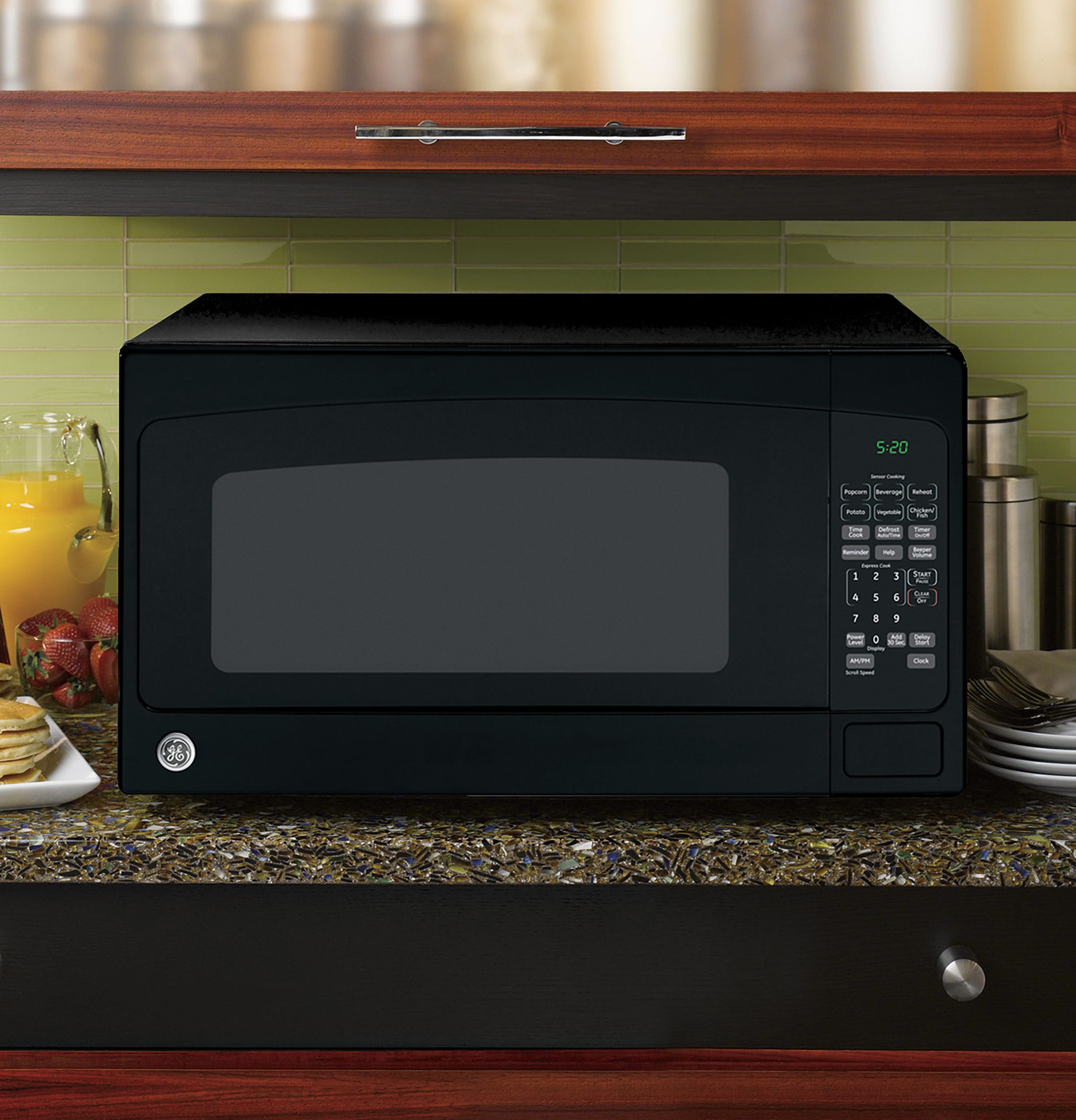 GE 2.0-cu ft Large (Greater than 1.5-cu ft) 1200 -Watt Sensor Cooking Controls Countertop Microwave ( Black )