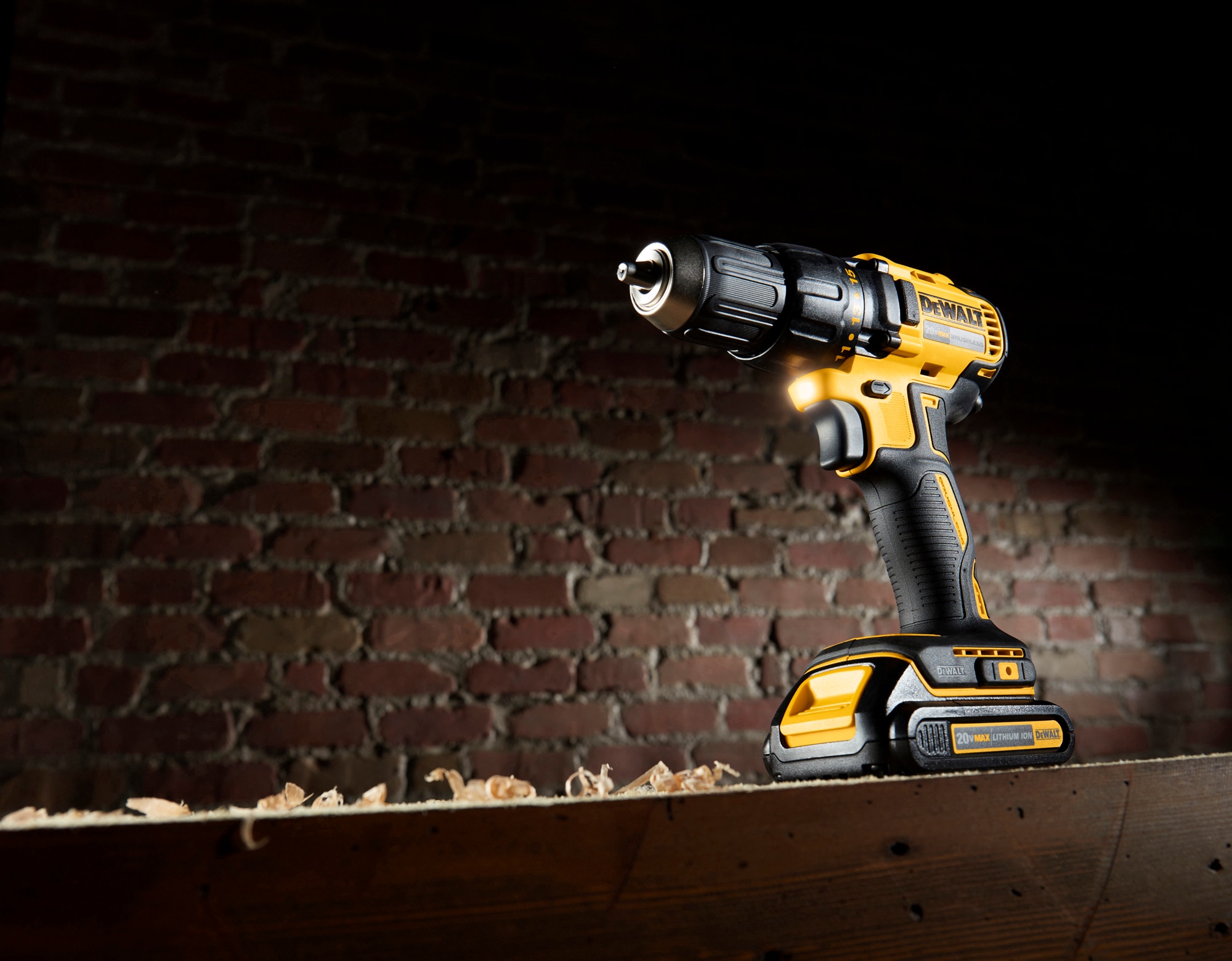 DEWALT 20-volt Max 1/2-in Brushless Cordless Drill 2 -Batteries Included (Soft Bag Included)