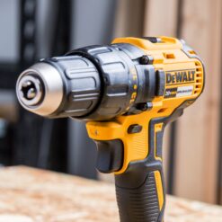 DEWALT 20-volt Max 1/2-in Brushless Cordless Drill 2 -Batteries Included (Soft Bag Included)