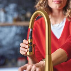 Moen Maureen Brushed Gold Single Handle Deck-mount Pull-down Kitchen Faucet with Sprayer