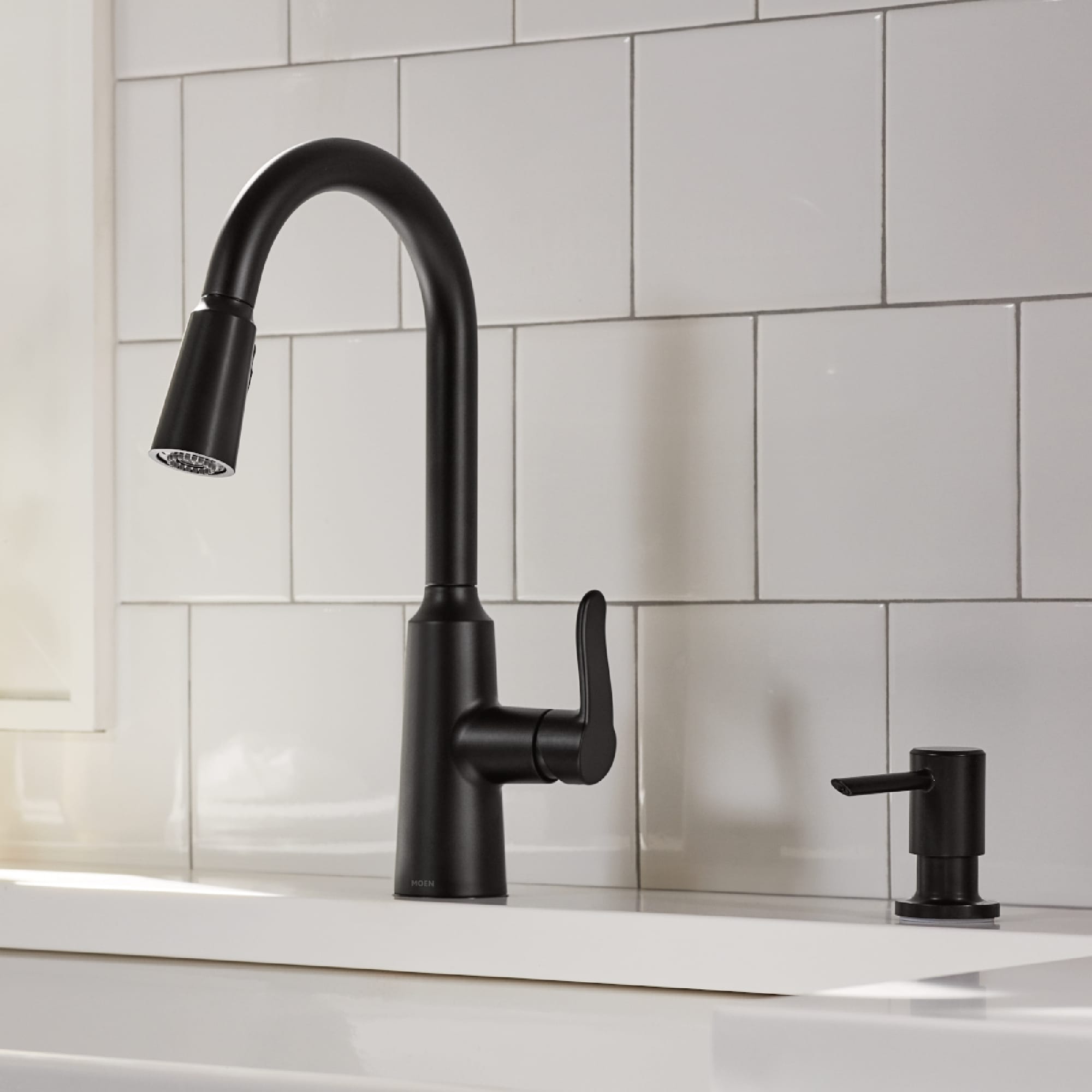Moen Edwyn Matte Black Single Handle Deck-mount Pull-down Kitchen Faucet with Sprayer ( Deck Plate Included ) (Soap Dispenser Included)