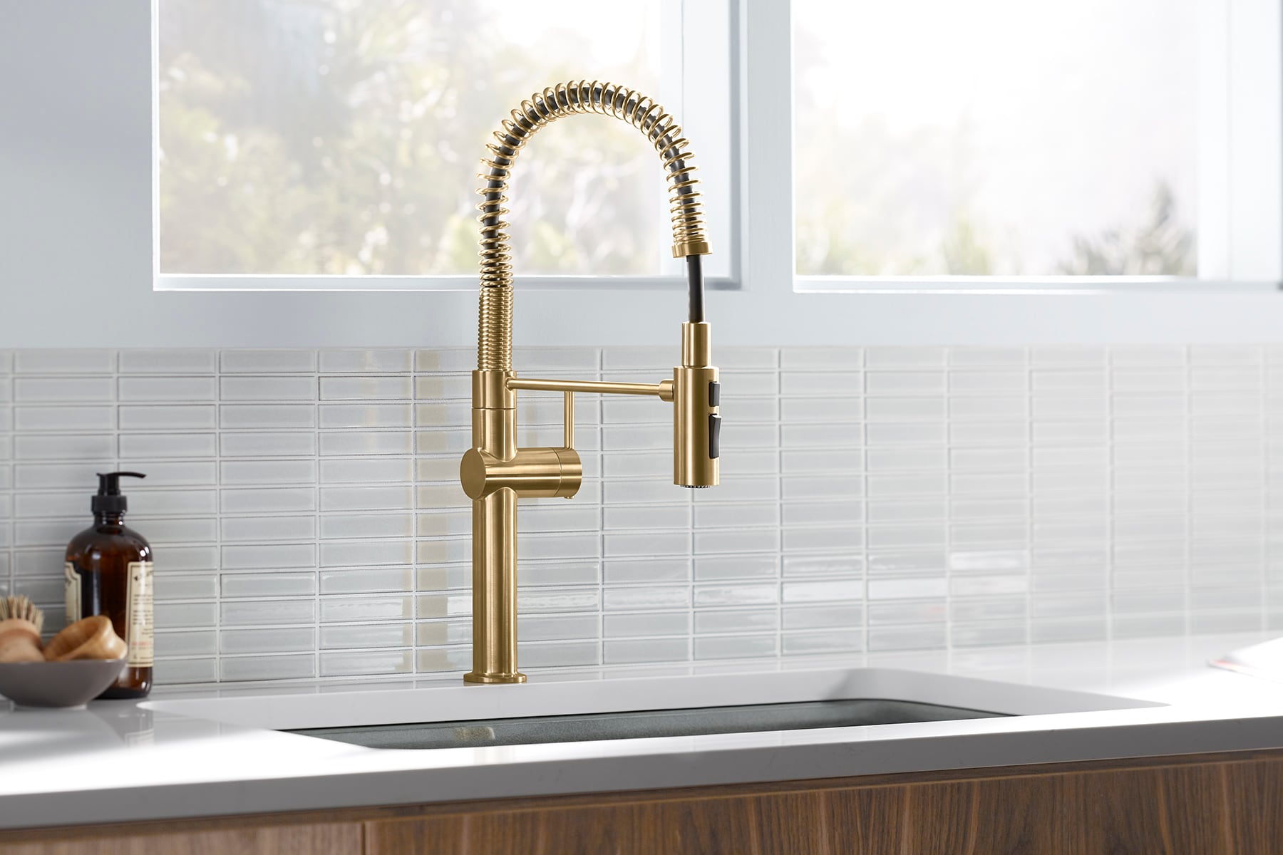 KOHLER Crue Pre-Rinse Spring Vibrant Brushed Moderne Brass Single Handle Deck-mount Pull-down Kitchen Faucet with Sprayer ( Deck Plate Included )