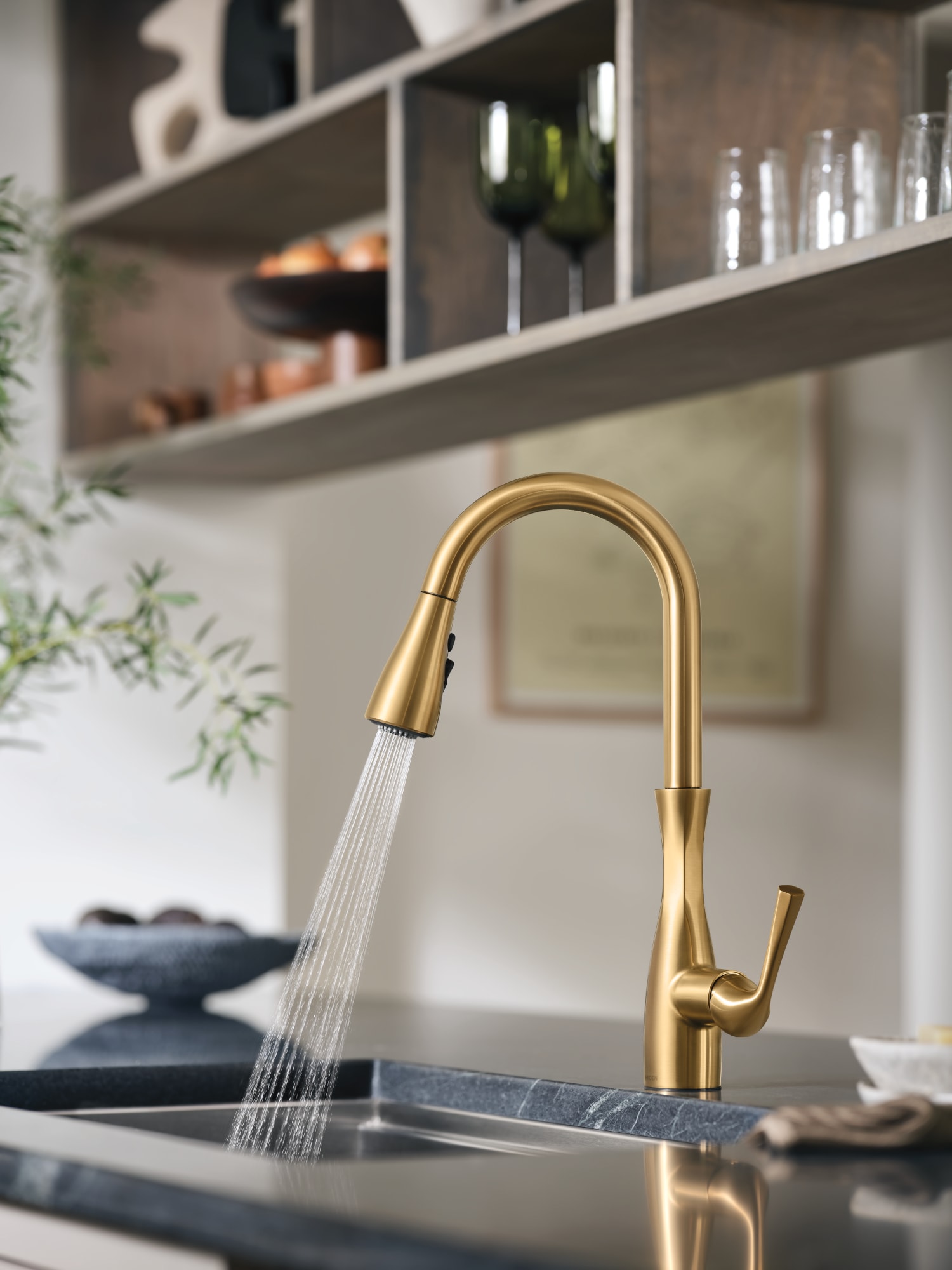 Moen Arlia Brushed Gold Single Handle Deck-mount Pull-down Kitchen Faucet with Sprayer ( Deck Plate Included )
