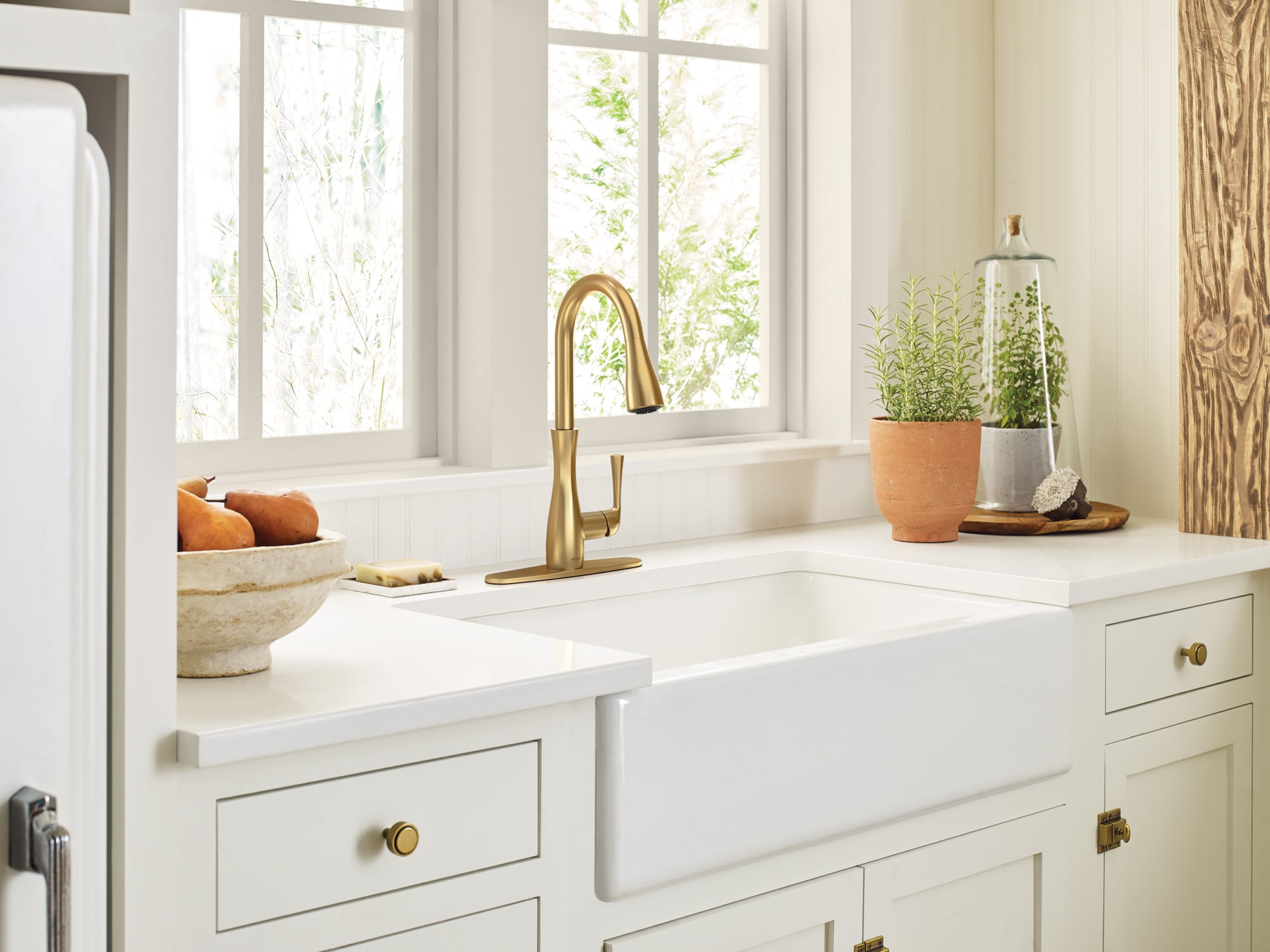 Moen Arlia Brushed Gold Single Handle Deck-mount Pull-down Kitchen Faucet with Sprayer ( Deck Plate Included )
