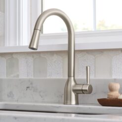 Moen Adler Spot Resist Stainless Single Handle Deck-mount Pull-down Kitchen Faucet with Sprayer ( Deck Plate Included )