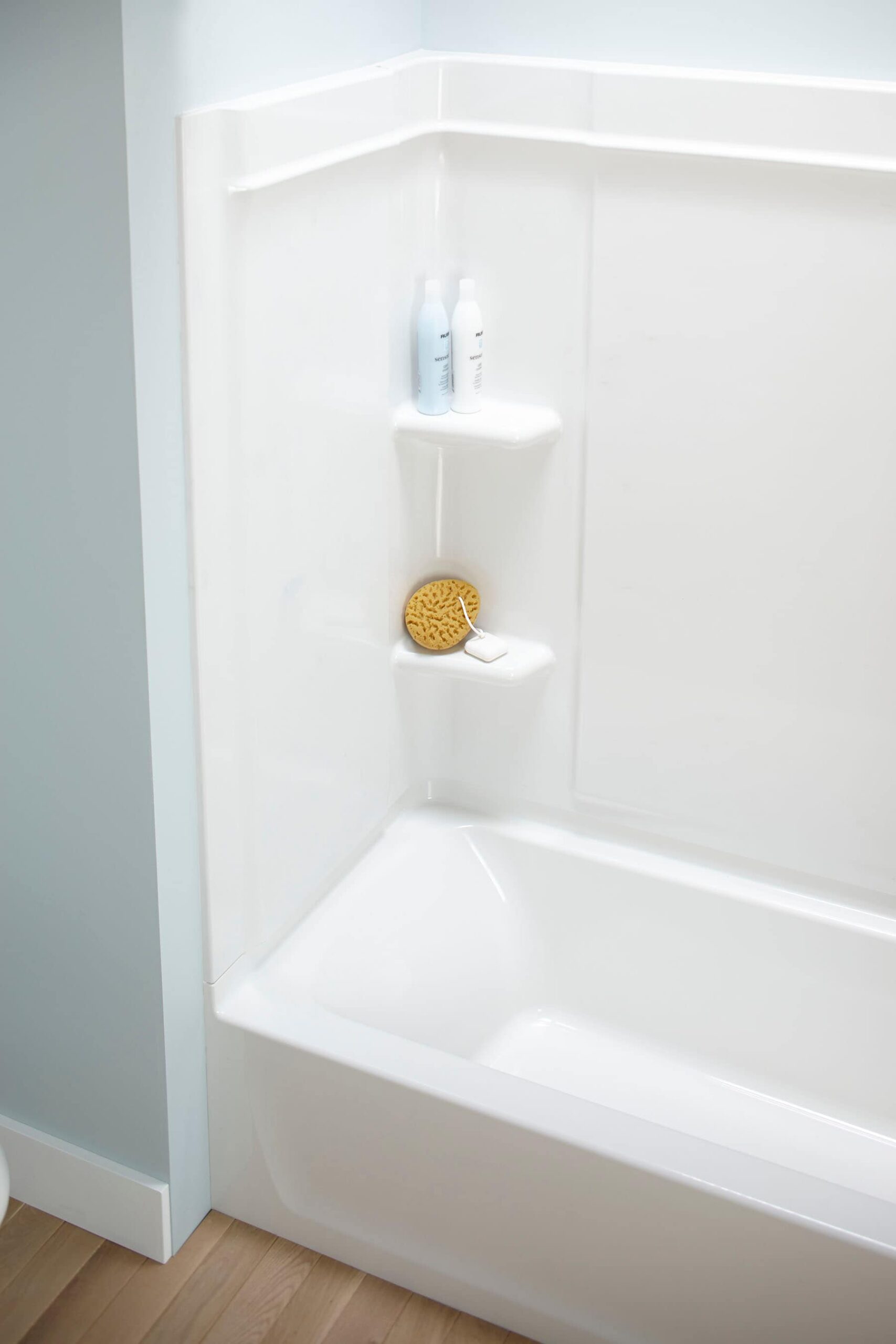 Sterling 30.25-Inches x 60-Inches White Fiberglass/Plastic composite Rectangular Alcove Soaking bathtub ( Left Drain )
