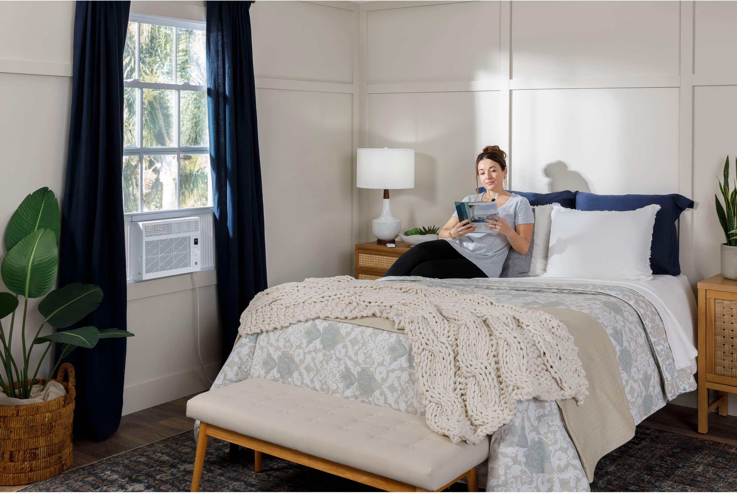 GE - 250 Sq. Ft. 6000 BTU Window Air Conditioner - White