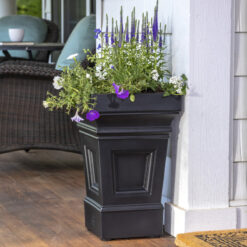 Step 2 Atherton Self-Watering Planter Box, Onyx Black