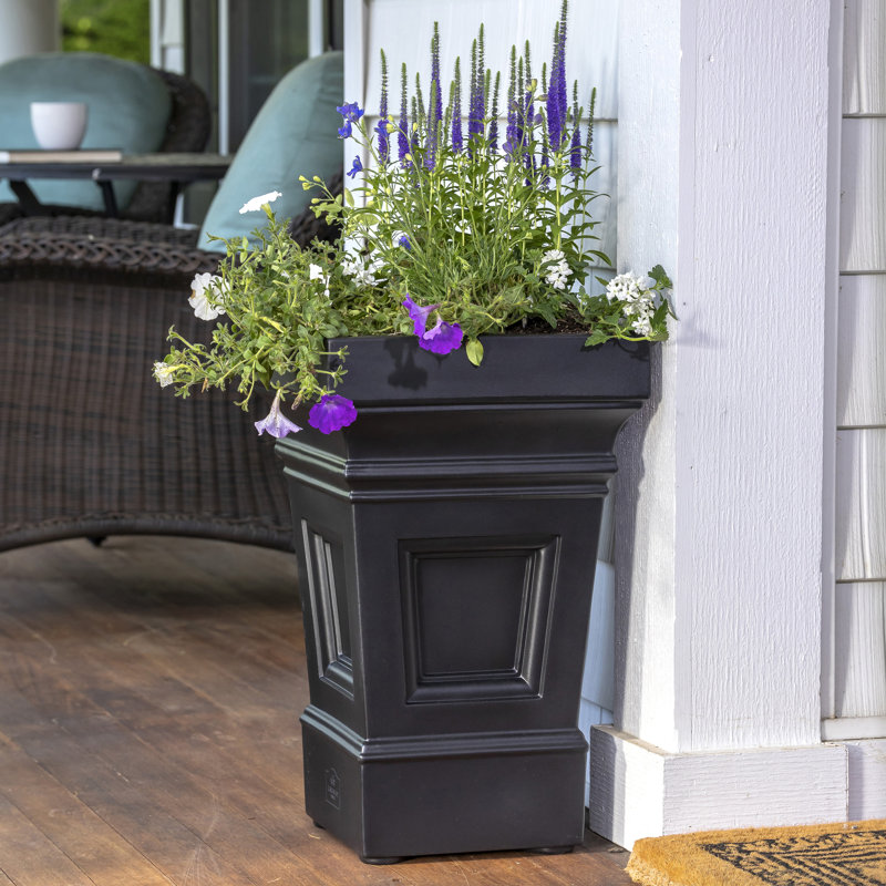Step 2 Atherton Self-Watering Planter Box, Onyx Black