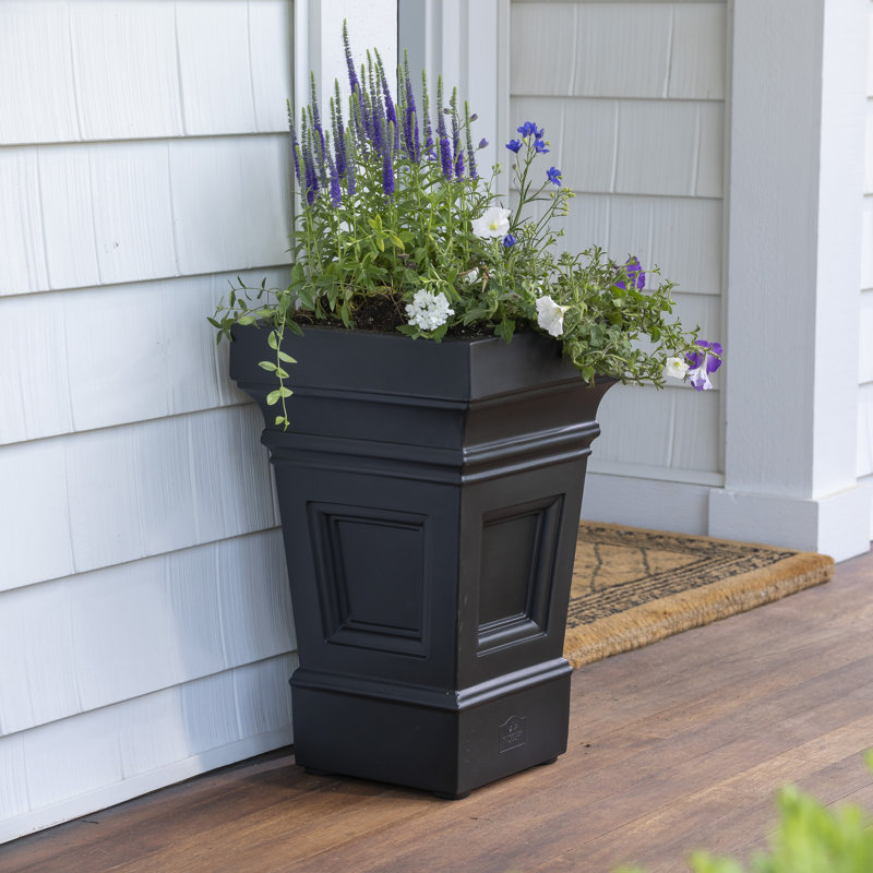 Step 2 Atherton Self-Watering Planter Box, Onyx Black