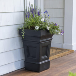 Step 2 Atherton Self-Watering Planter Box, Onyx Black