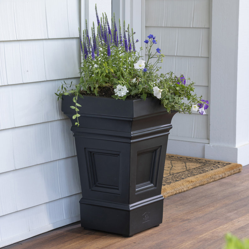 Step 2 Atherton Self-Watering Planter Box, Onyx Black