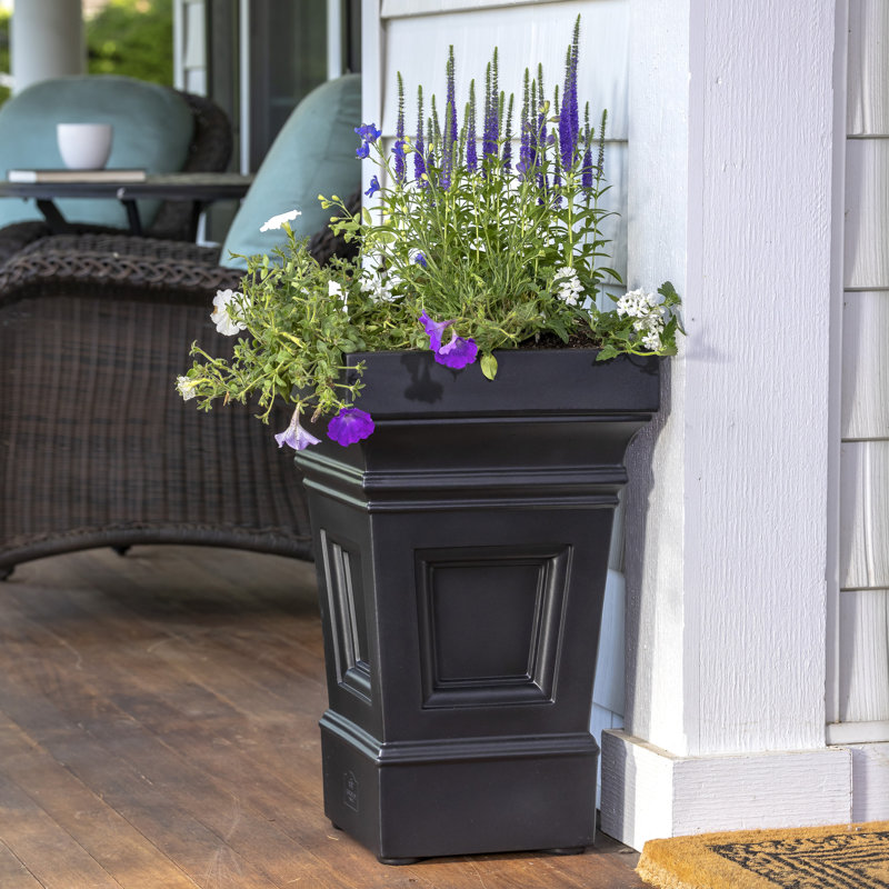 Step 2 Atherton Self-Watering Planter Box, Onyx Black