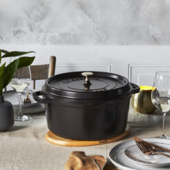 La Cocotte Cast Iron Round Cocotte, 7 quarts, Black
