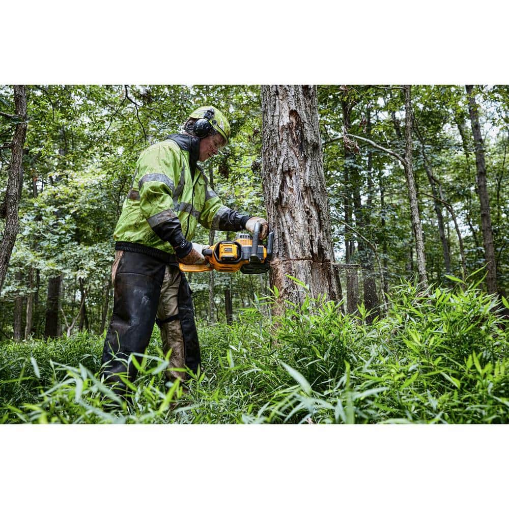 DEWALT FLEXVOLT 60V MAX 20 in. Brushless Electric Cordless Chainsaw Kit and Carry Case with (1) FLEXVOLT 5 Ah Battery & Charger DCCS677Z1