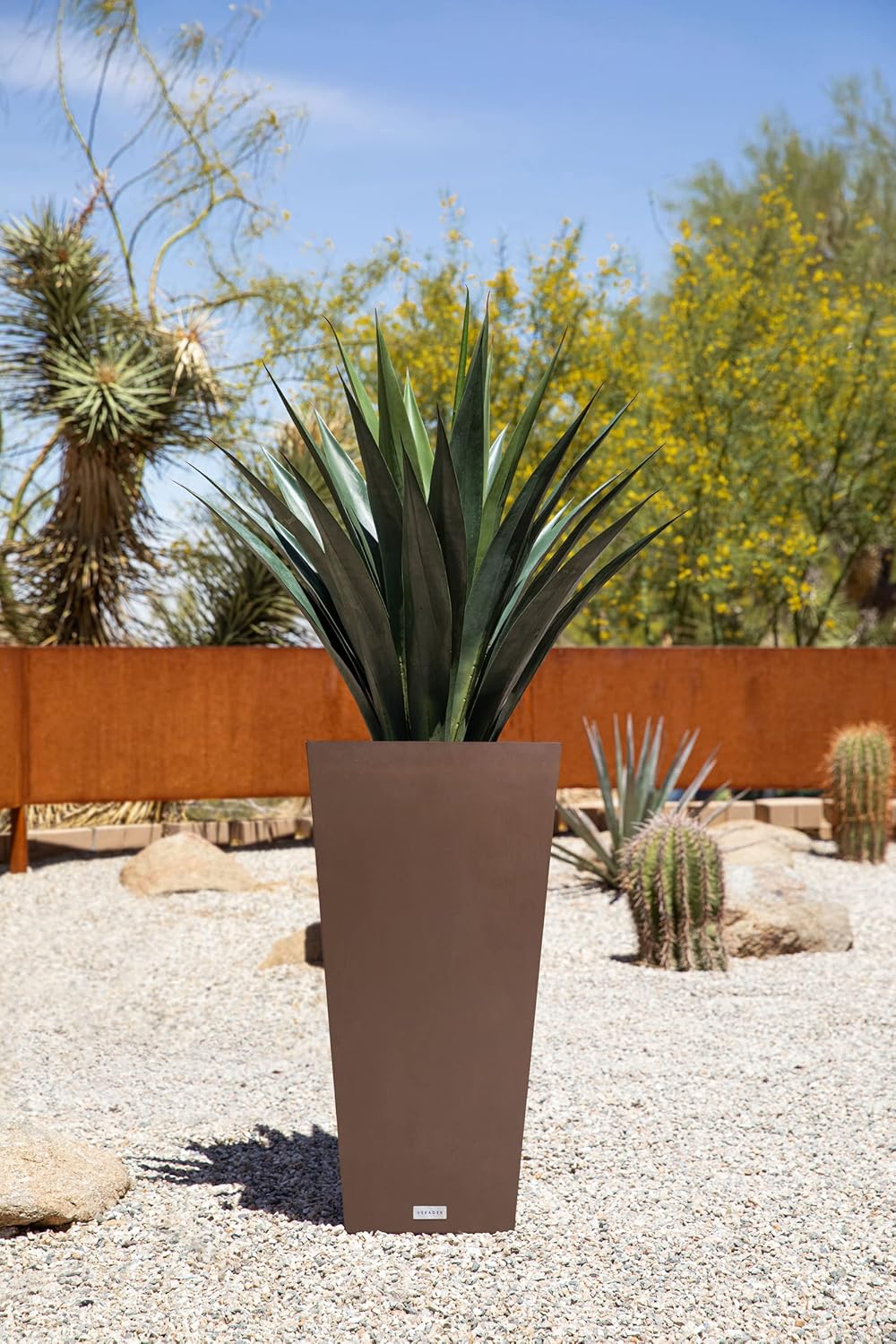 Veradek V-Resin Indoor/Outdoor Taper Planter, Set of 2 (30 inch, Espresso)