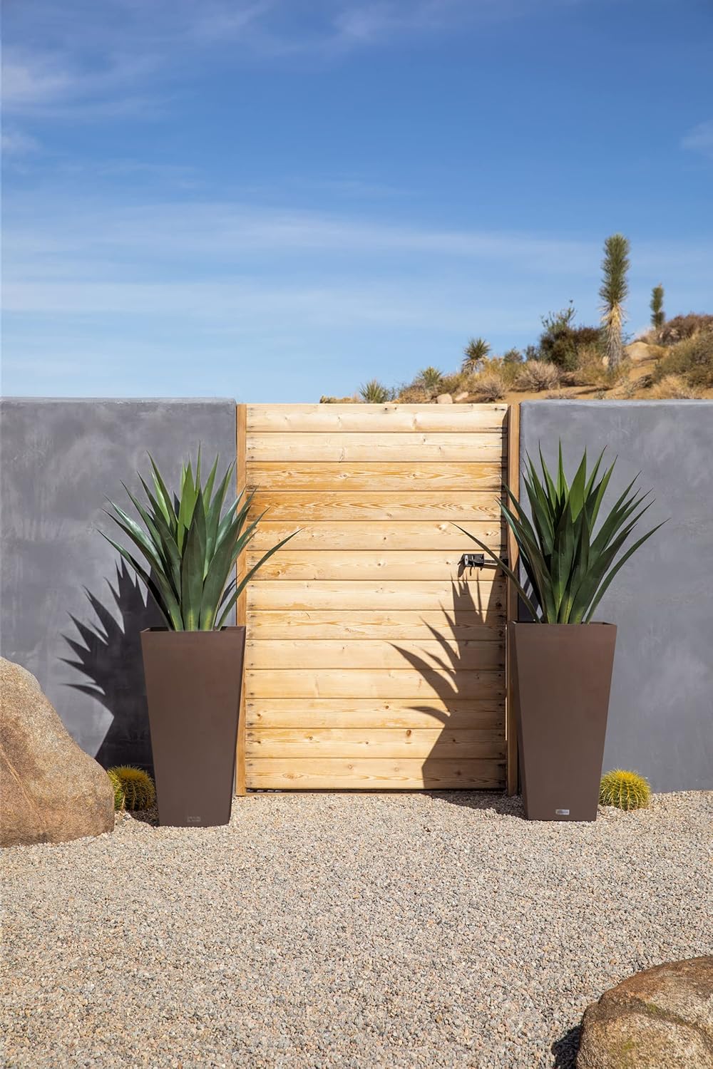 Veradek V-Resin Indoor/Outdoor Taper Planter, Set of 2 (30 inch, Espresso)