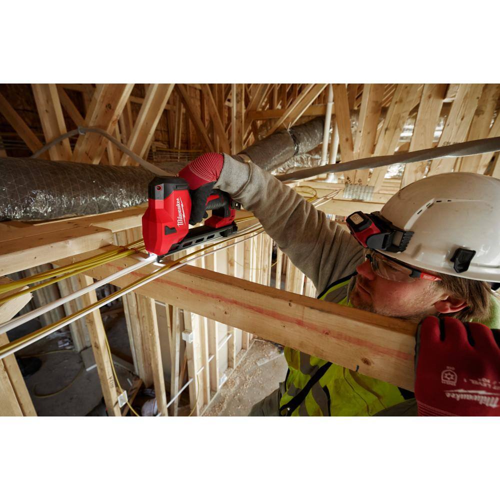 Milwaukee M12 12 Volt Lithium Ion Cordless Cable Stapler w/1 in. Insulated Cable Staples 600 Per Box