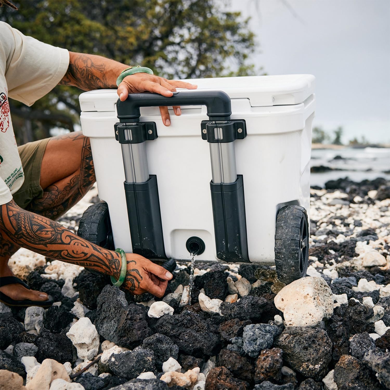 YETI Roadie 32 Wheeled Cooler, Ultramarine Violet