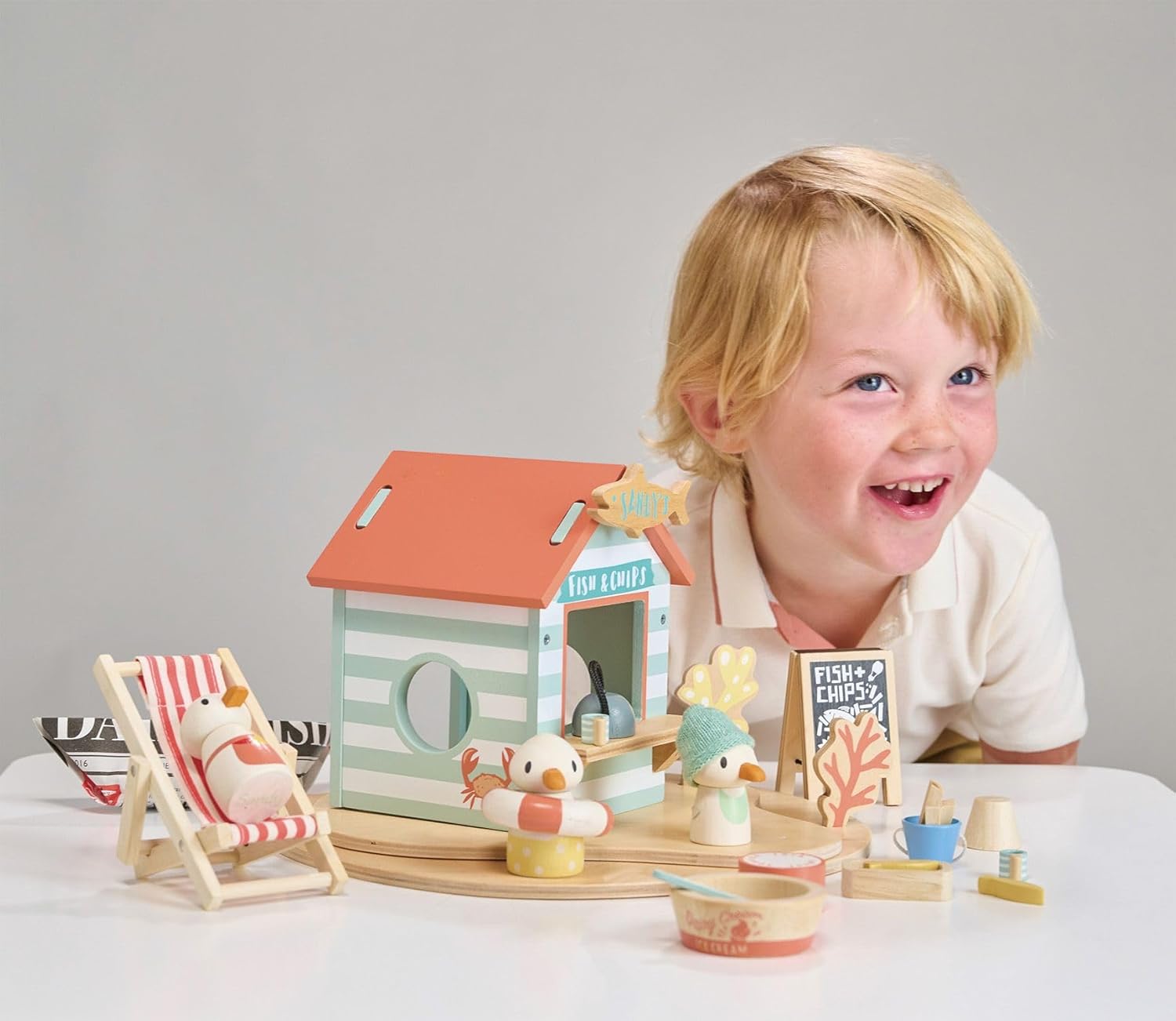 Tender Leaf Toys - Sandy’s Beach Hut - Wooden Toy Seagull Family
