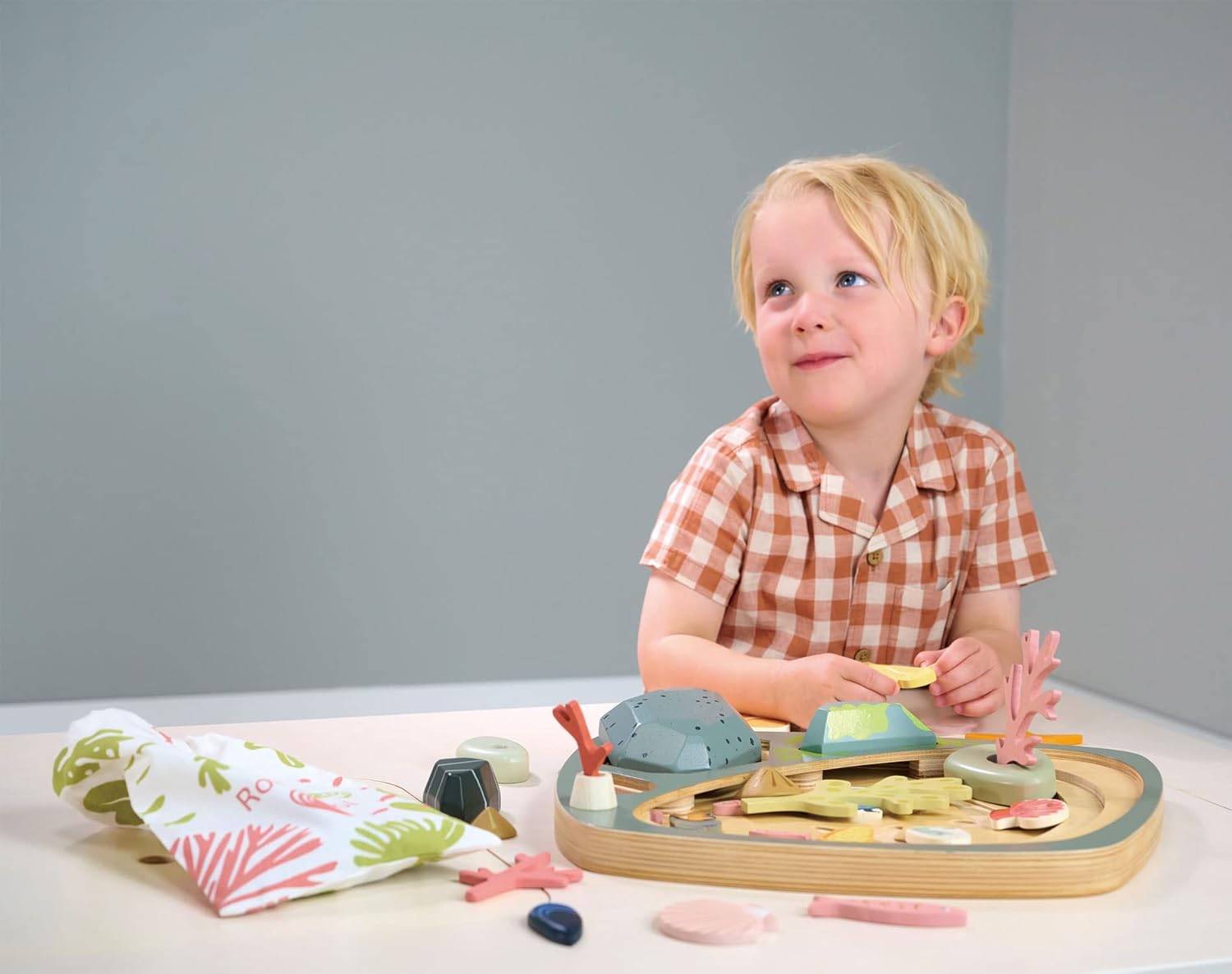 Tender Leaf Toys - My Little Rock Pool - 35 Piece Wooden Sea Life Set with Illustrated Drawstring Bag