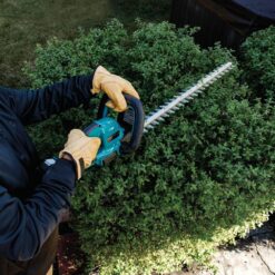 Makita LXT 18V Lithium-Ion Brushless Cordless 24 in. Hedge Trimmer Kit (4.0Ah) XHU09M1
