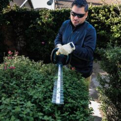 Makita LXT 18V Lithium-Ion Brushless Cordless 24 in. Hedge Trimmer Kit (4.0Ah) XHU09M1