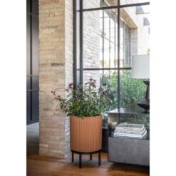 Veradek Demi 16 in. Raised with Stand Round Terracotta Plastic Planter with Black Stand (2 Pack) DMSTV16ABL-2PK