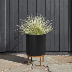 Veradek Demi 16 in. Raised with Stand Round Black Plastic Planter with Brown Stand (2-Pack) DMSTV16BBR-2PK