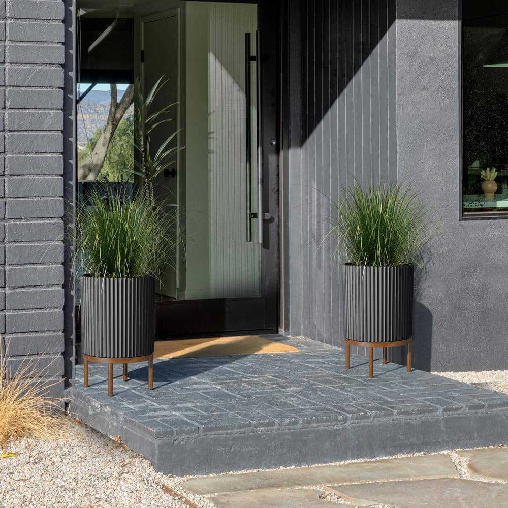 Veradek Demi 16 in. Raised with Stand Round Black Plastic Planter with Brown Stand (2-Pack) DMSTV16BBR-2PK