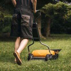 Fiskars Push Mower - 18