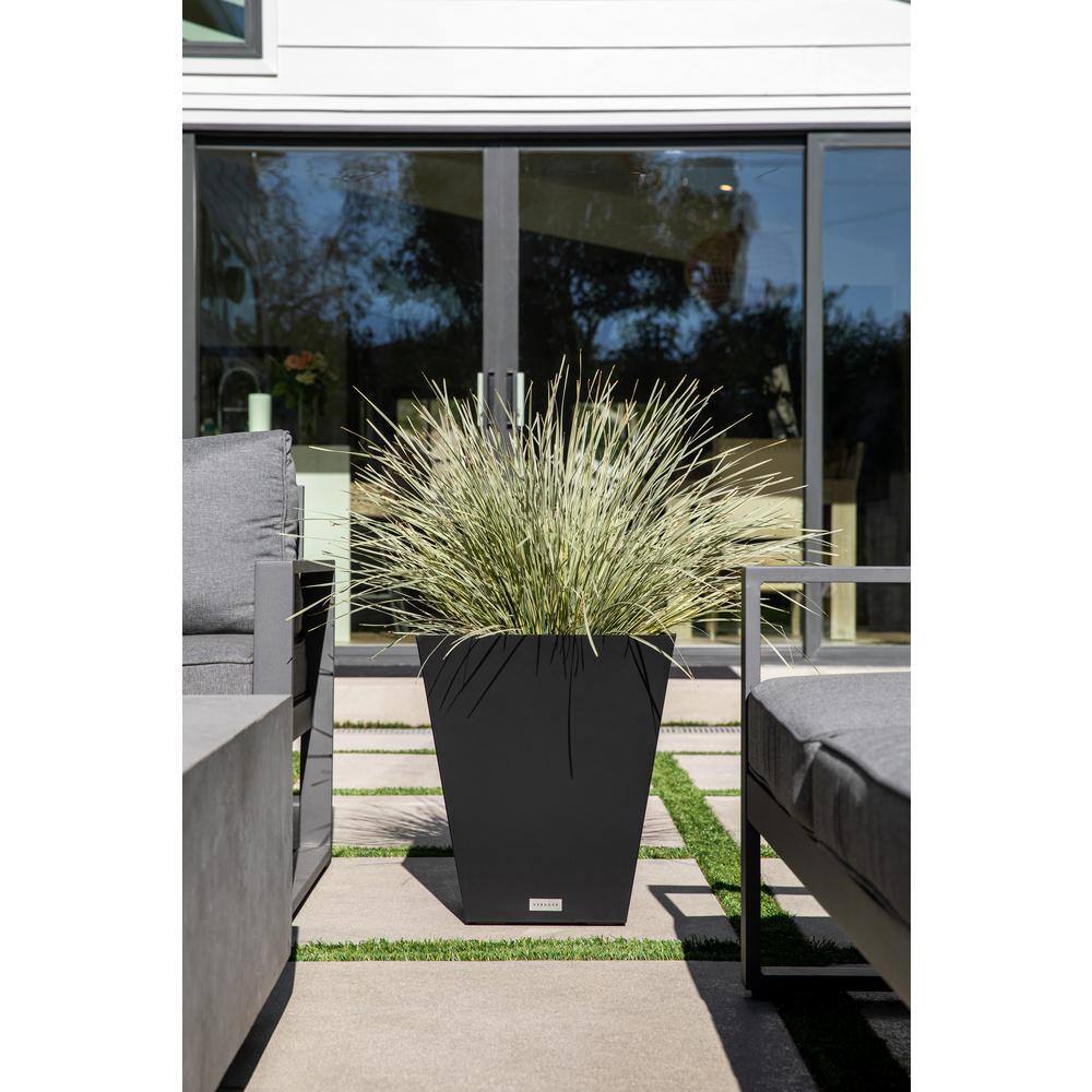 Veradek Nobleton 22 in. Black Plastic Square Planter (2-Pack)