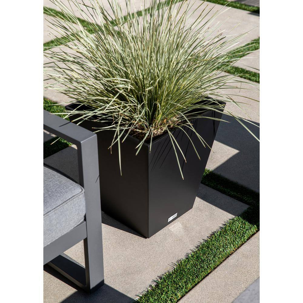 Veradek Nobleton 22 in. Black Plastic Square Planter (2-Pack)