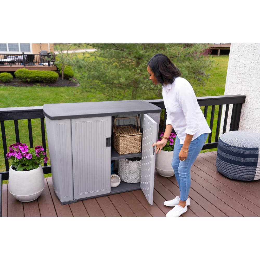 Suncast 130 Gal. Backyard Oasis Vertical Deck Box