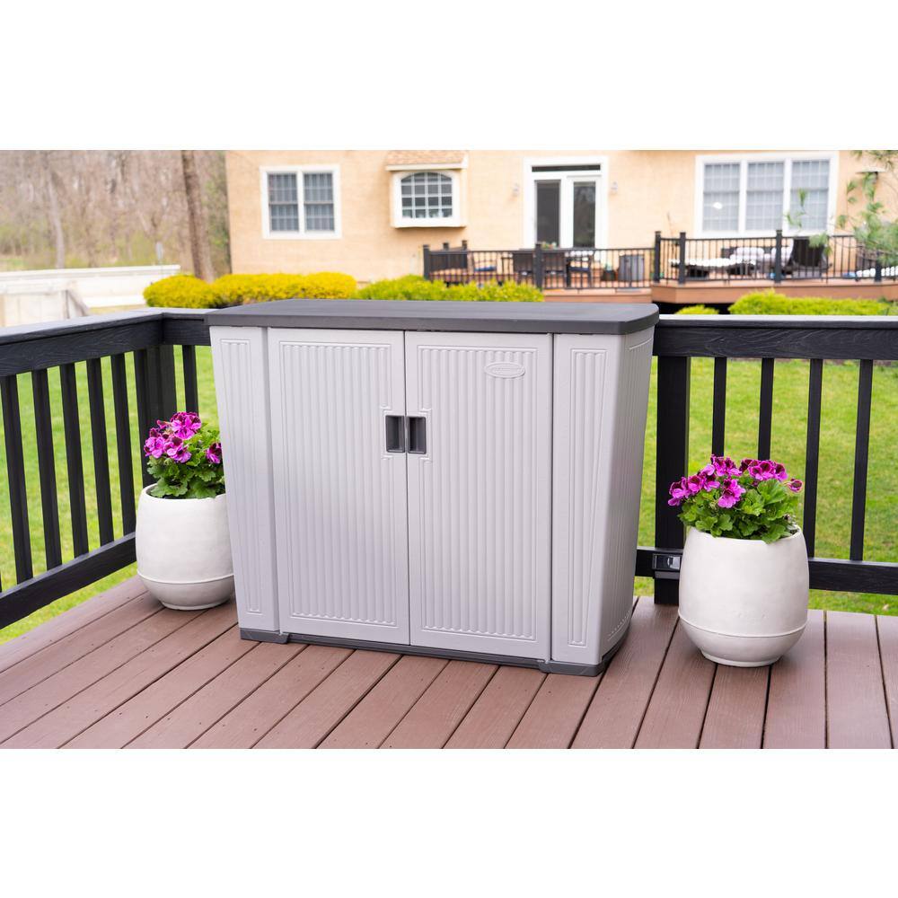 Suncast 130 Gal. Backyard Oasis Vertical Deck Box