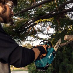 Makita LXT 10 in. 18V Lithium-Ion Brushless Electric Battery Chainsaw Kit (4.0Ah)