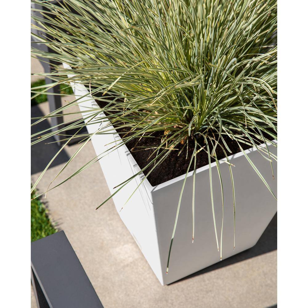 Veradek Nobleton 22 in. White Plastic Square Planter (2-Pack)