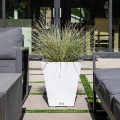 Veradek Nobleton 22 in. White Plastic Square Planter (2-Pack)